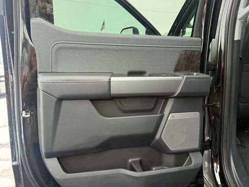 New 2026 Ford F250 Lariat w/ Black Appearance Package image 21
