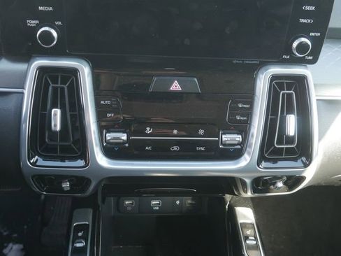 Used 2023 Kia Sorento SX image 30