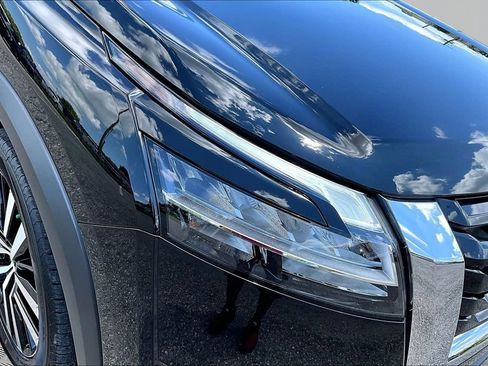 Used 2024 Nissan Pathfinder Platinum AWD/4WD image 30