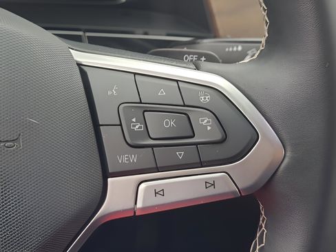 Certified 2025 Volkswagen Atlas SE image 24