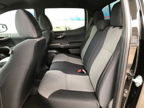 Used 2023 Toyota Tacoma TRD Off-Road image 9