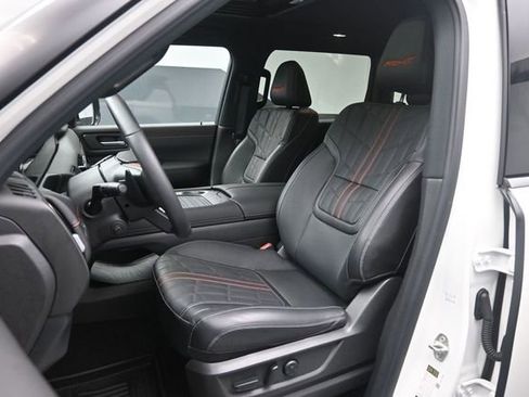 Used 2025 Nissan Armada PRO-4X w/ Pro-4X Premium Package AWD/4WD image 19