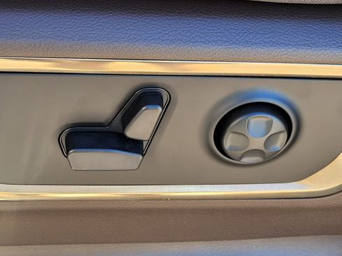 New 2025 RAM 1500 Limited image 10