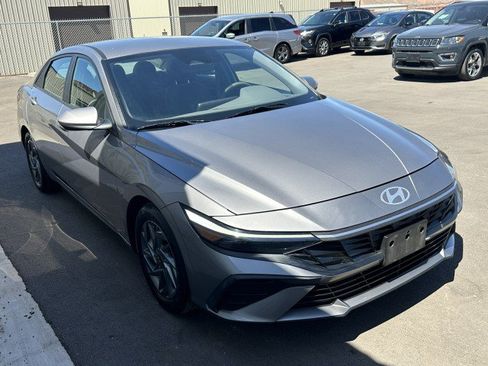 Used 2024 Hyundai Elantra SEL FWD image 4