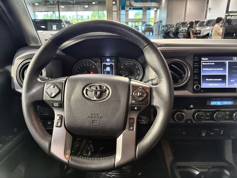 Used 2022 Toyota Tacoma TRD Off-Road image 34