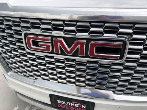 Used 2023 GMC Yukon Denali AWD/4WD image 2