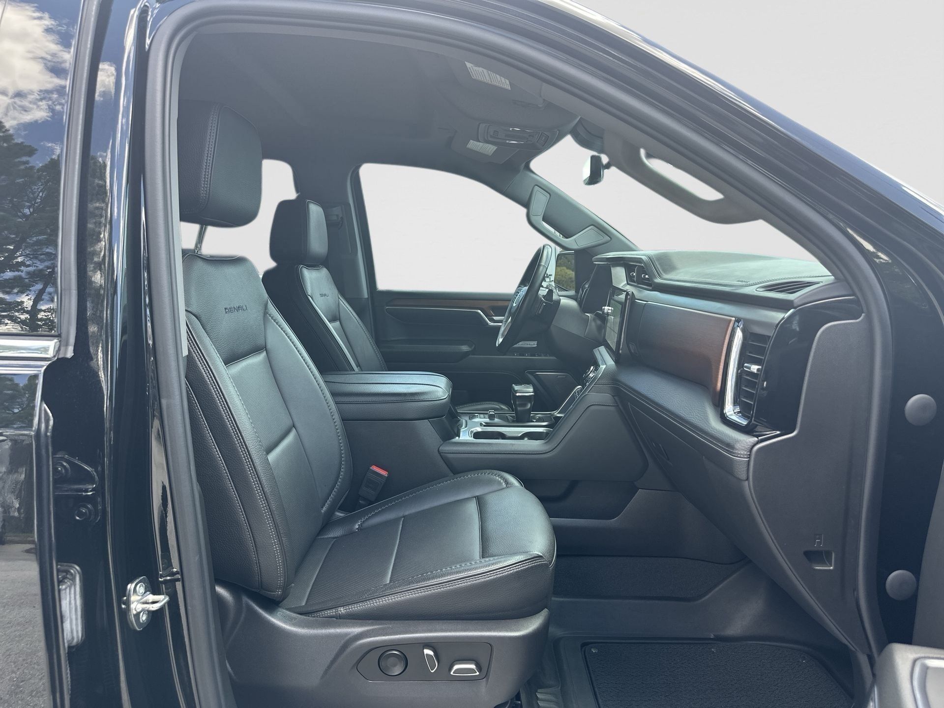 Certified 2023 GMC Sierra 1500 Denali w/ Technology Package AWD/4WD image 27
