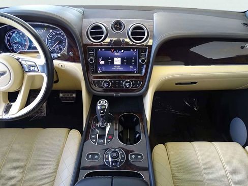 Used 2017 Bentley Bentayga image 15