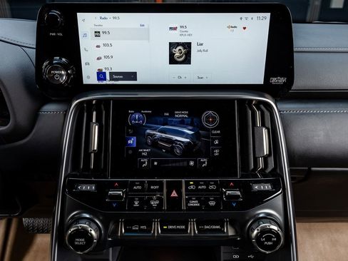 Used 2025 Lexus LX 700h Overtrail image 24