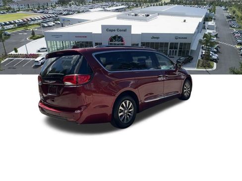 Certified 2019 Chrysler Pacifica Touring-L Plus image 17