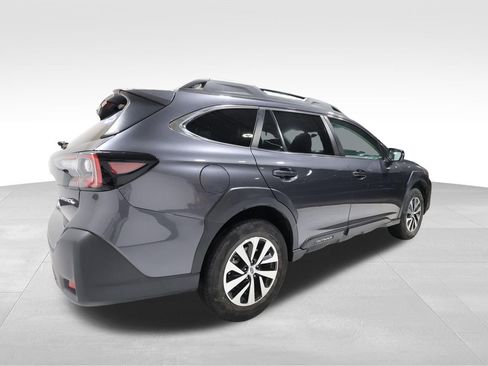 Used 2025 Subaru Outback Premium image 4