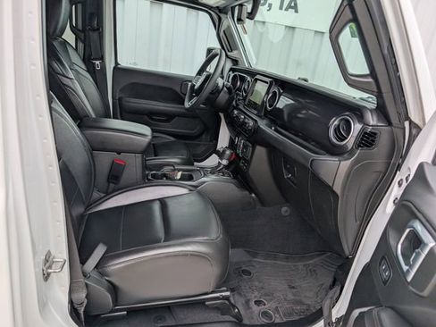 Used 2023 Jeep Wrangler Unlimited Sahara AWD/4WD image 33