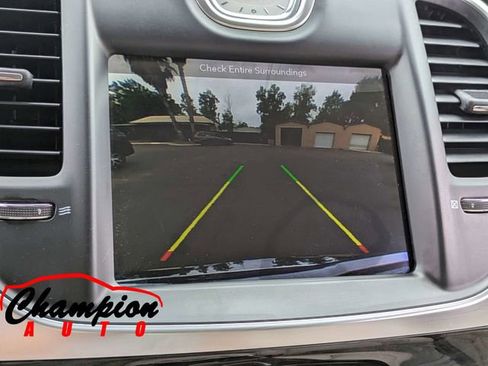Used 2018 Chrysler 300 Limited RWD image 21
