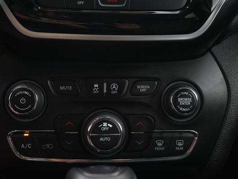 Used 2020 Jeep Cherokee Limited AWD/4WD image 28