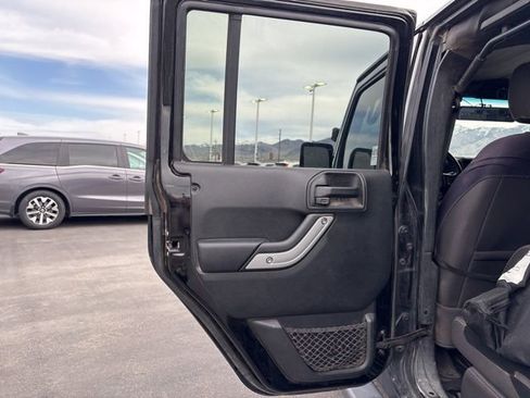 Used 2018 Jeep Wrangler Unlimited Sahara image 19