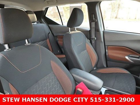 Used 2024 Nissan Kicks SR image 12