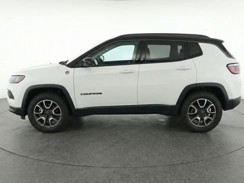Used 2025 Jeep Compass Trailhawk AWD/4WD image 5