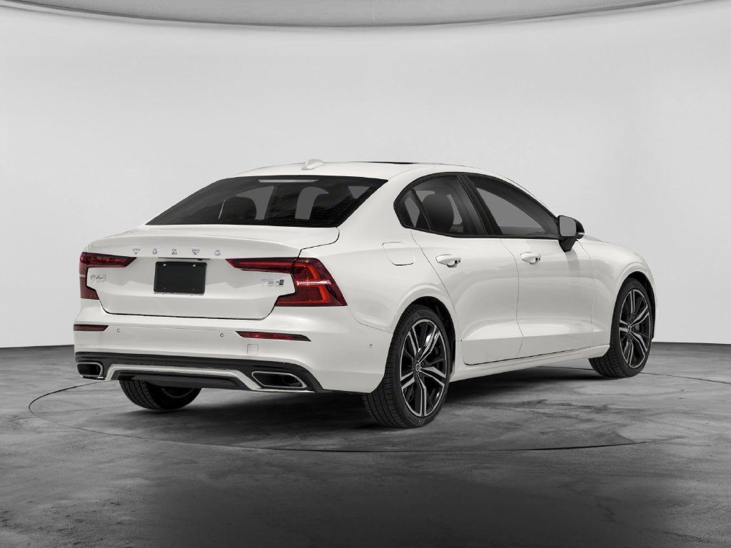 Used 2022 Volvo S60 T8 R-Design AWD/4WD image 2