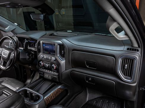 Used 2020 GMC Sierra 3500 Denali w/ Denali Ultimate Package image 17