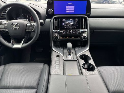 Certified 2025 Lexus LX 700h Overtrail AWD/4WD image 15