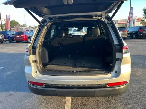 Used 2022 Jeep Grand Cherokee Altitude AWD/4WD image 29