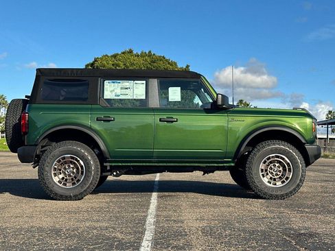 New 2025 Ford Bronco Base image 3