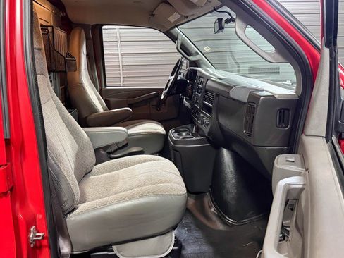 Used 2022 Chevrolet Express 2500 w/ Driver Convenience Package image 23