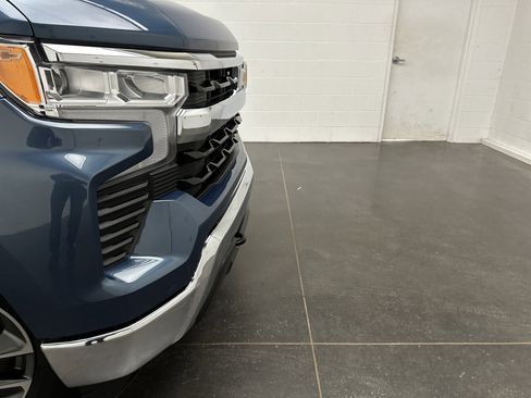Used 2024 Chevrolet Silverado 1500 LT AWD/4WD image 2