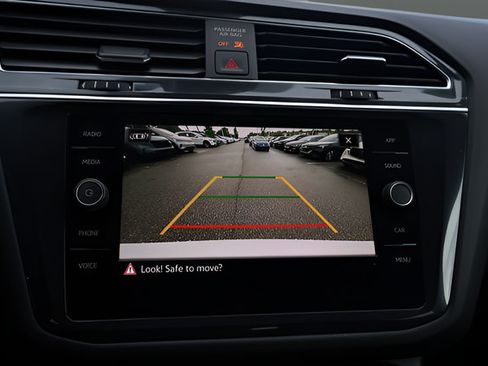 Certified 2023 Volkswagen Tiguan SE w/ Panoramic Sunroof Package FWD image 26