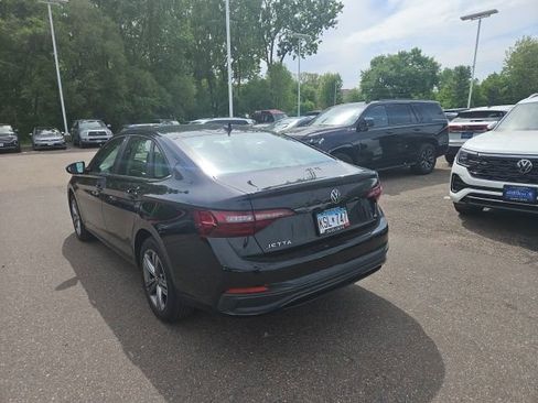Used 2023 Volkswagen Jetta SE w/ Panoramic Sunroof Package FWD image 18