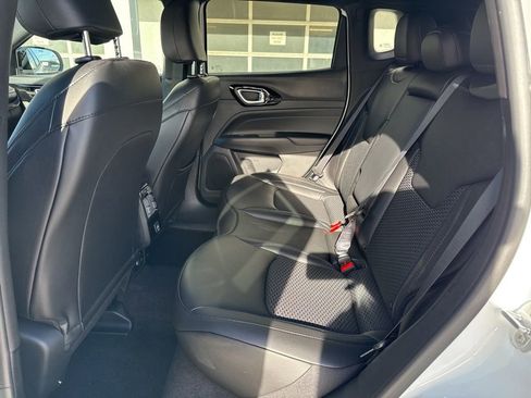 New 2026 Jeep Compass Latitude image 25