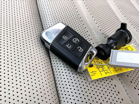 Used 2021 Volkswagen Atlas SEL Premium image 11