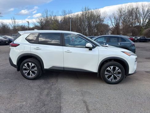 Used 2023 Nissan Rogue SV image 18