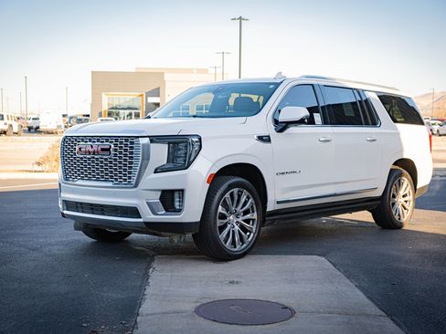 Used 2021 GMC Yukon XL Denali image 12