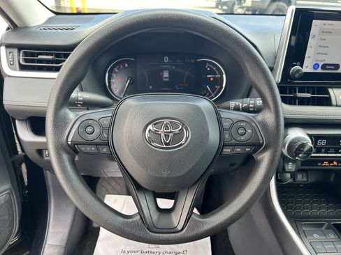 Used 2025 Toyota RAV4 XLE FWD image 22
