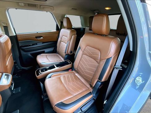 Used 2024 Nissan Pathfinder Platinum AWD/4WD image 19