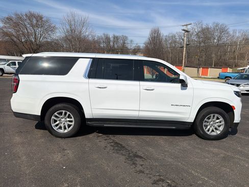 Used 2024 Chevrolet Suburban LT image 6