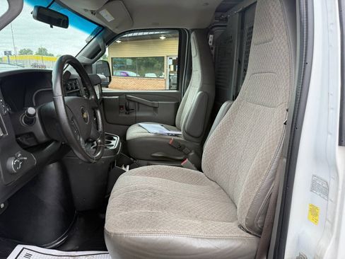 Used 2020 Chevrolet Express 3500 Extended w/ Driver Convenience Package RWD image 9