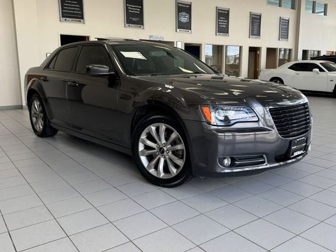 Used 2014 Chrysler 300 S w/ Luxury Group image 10