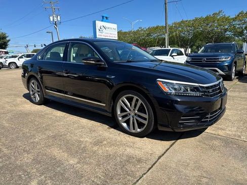 Used 2017 Volkswagen Passat 1.8T R-Line FWD image 3