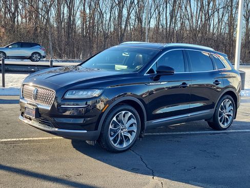 Used 2022 Lincoln Nautilus Reserve w/ Luxury Package image 3