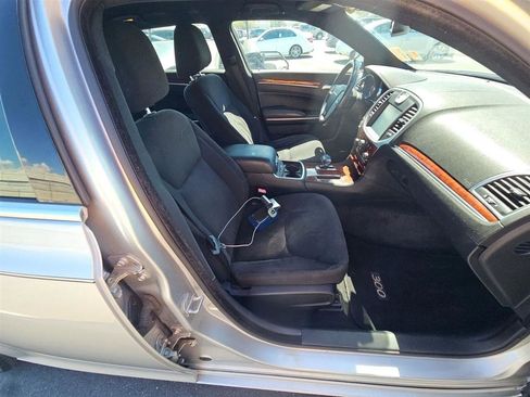 Used 2012 Chrysler 300 image 8