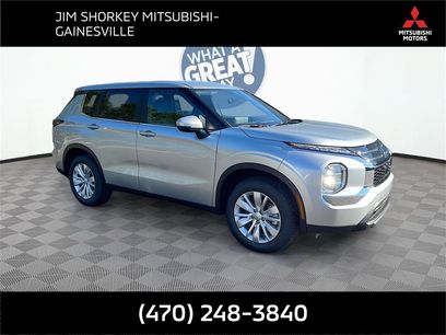 New 2025 Mitsubishi Outlander ES