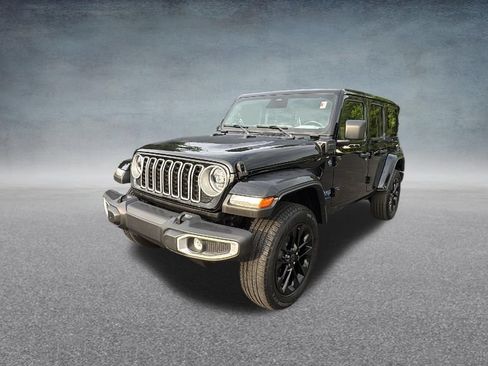 Used 2025 Jeep Wrangler Unlimited Sahara w/ Safety Group AWD/4WD image 6