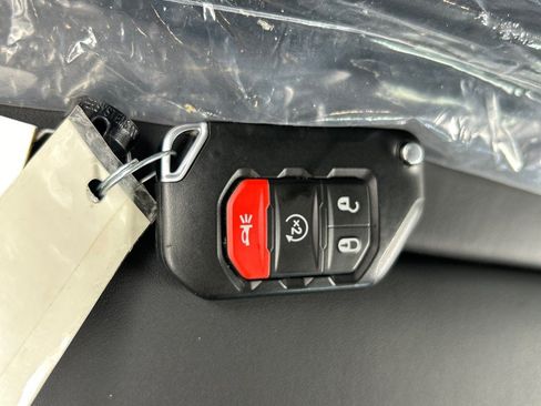 Used 2025 Jeep Gladiator Rubicon AWD/4WD image 25