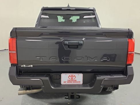 Certified 2025 Toyota Tacoma SR5 AWD/4WD image 5