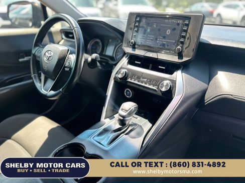 Used 2022 Toyota Venza LE AWD/4WD image 17