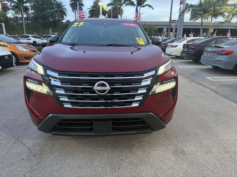 Used 2025 Nissan Rogue S FWD image 2
