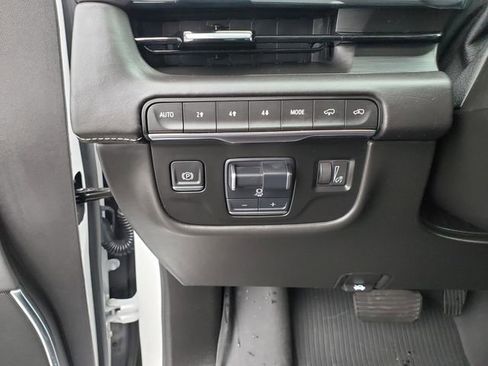 Used 2024 Cadillac Escalade ESV Premium Luxury Platinum w/ Heavy-Duty Trailer Package image 20