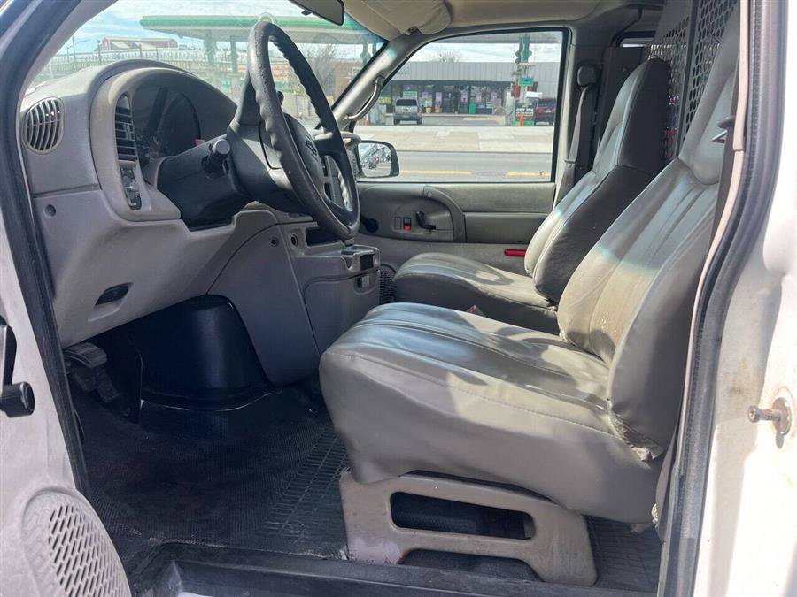 Used 2004 Chevrolet Astro RWD image 9
